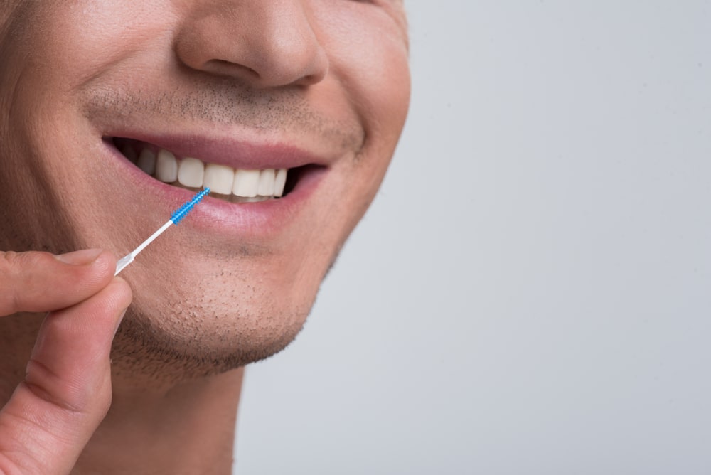 common-mistakes-interdental-brushing-techniques