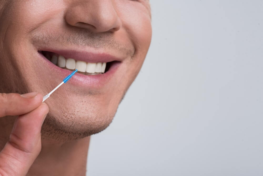 common-mistakes-interdental-brushing-techniques